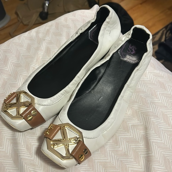 Donald J. Pliner Shoes - DMSX Donald Plyner White Leather Flats - 9